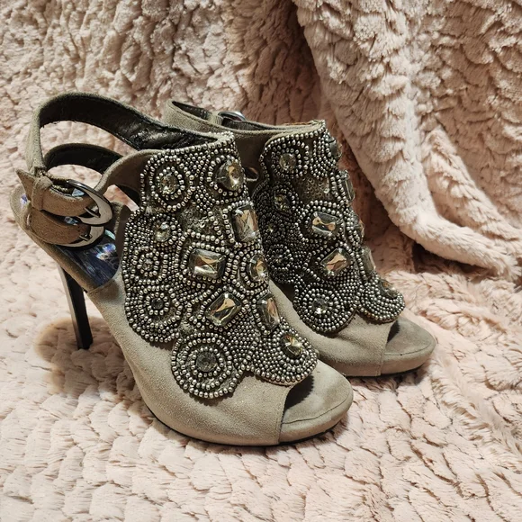 Sam Edelman Tan Heeled Shoes with Artistic Detailing - Picture 1 of 10